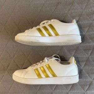 Women’s Adidas sneakers white with gold stripes